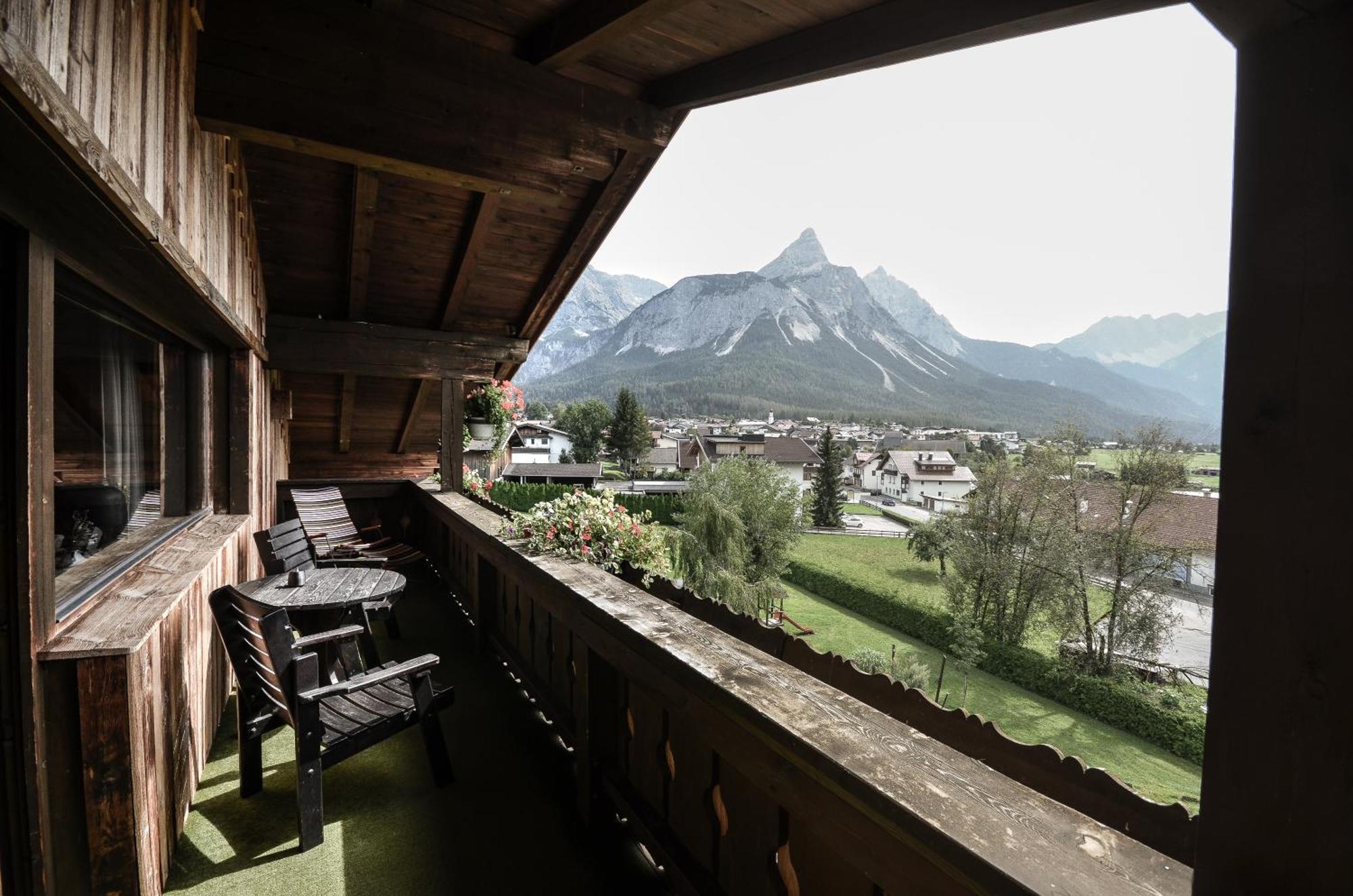 Hotel Ehrwalderhof エクステリア 写真